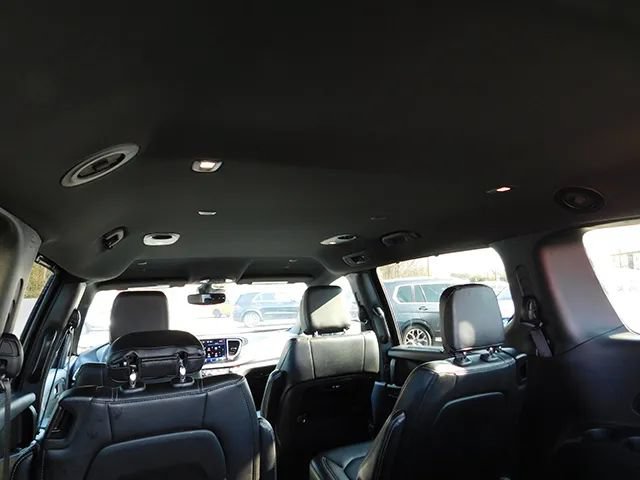 Used 2025 Chrysler Pacifica Select FWD image 9
