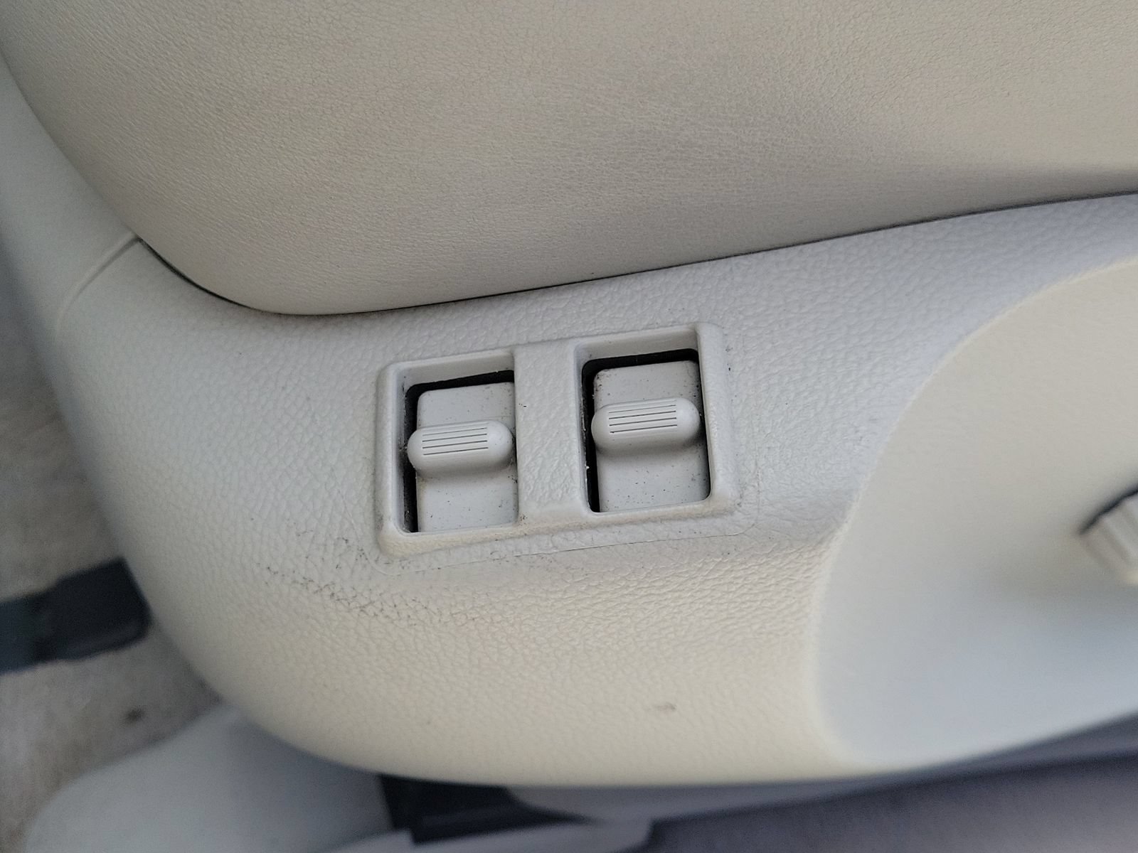 Used 2010 INFINITI G37 Journey w/ Premium Pkg RWD image 15