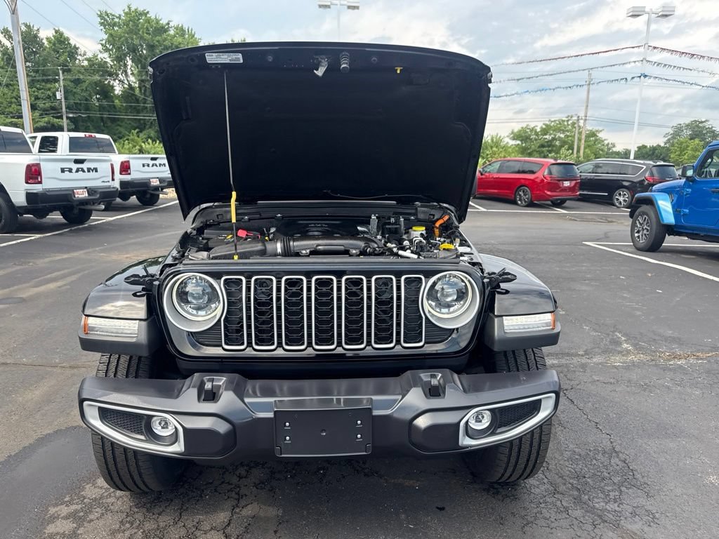 Used 2025 Jeep Wrangler Unlimited Sahara AWD/4WD image 56