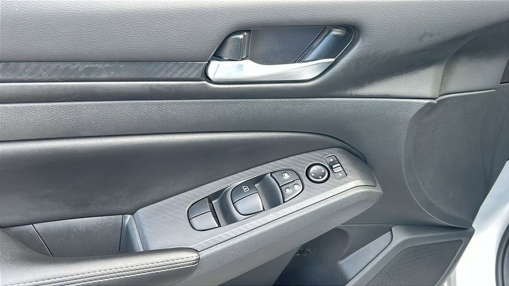 Used 2024 Nissan Altima 2.5 SV image 28