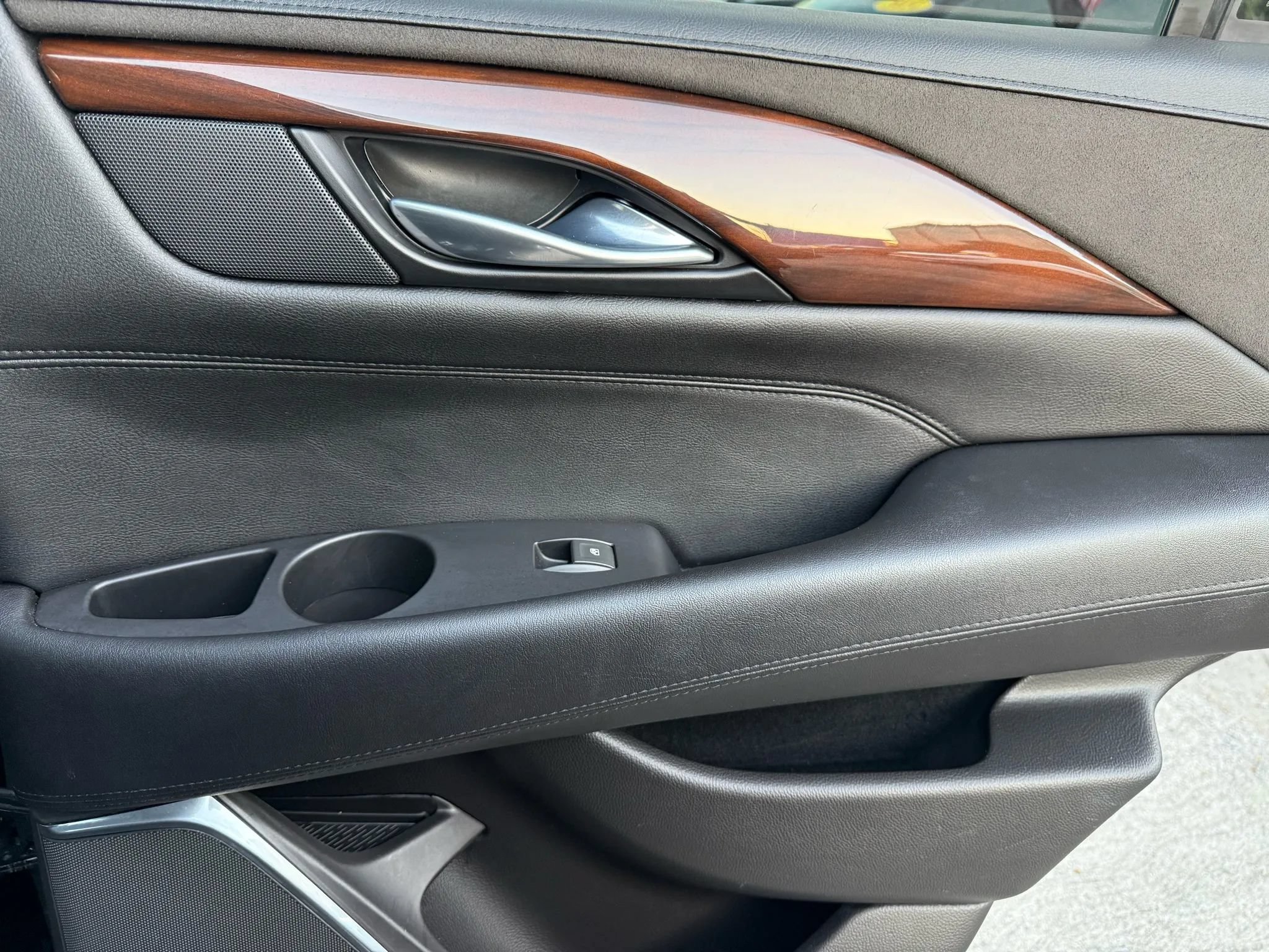 Used 2018 Cadillac Escalade Luxury RWD image 23