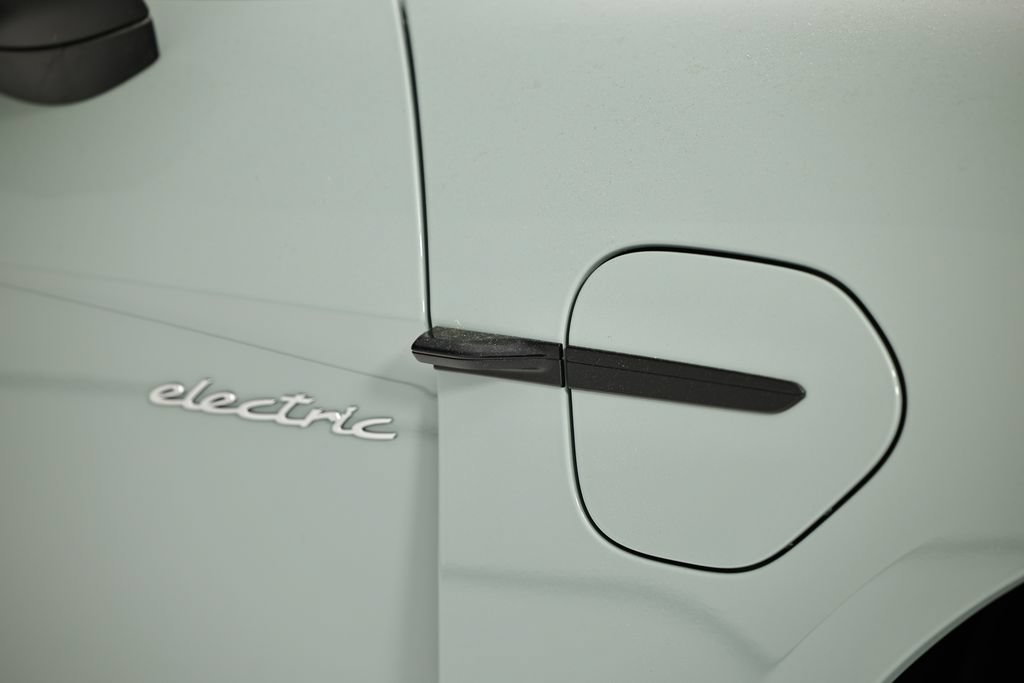 New 2026 Porsche Taycan RWD image 17