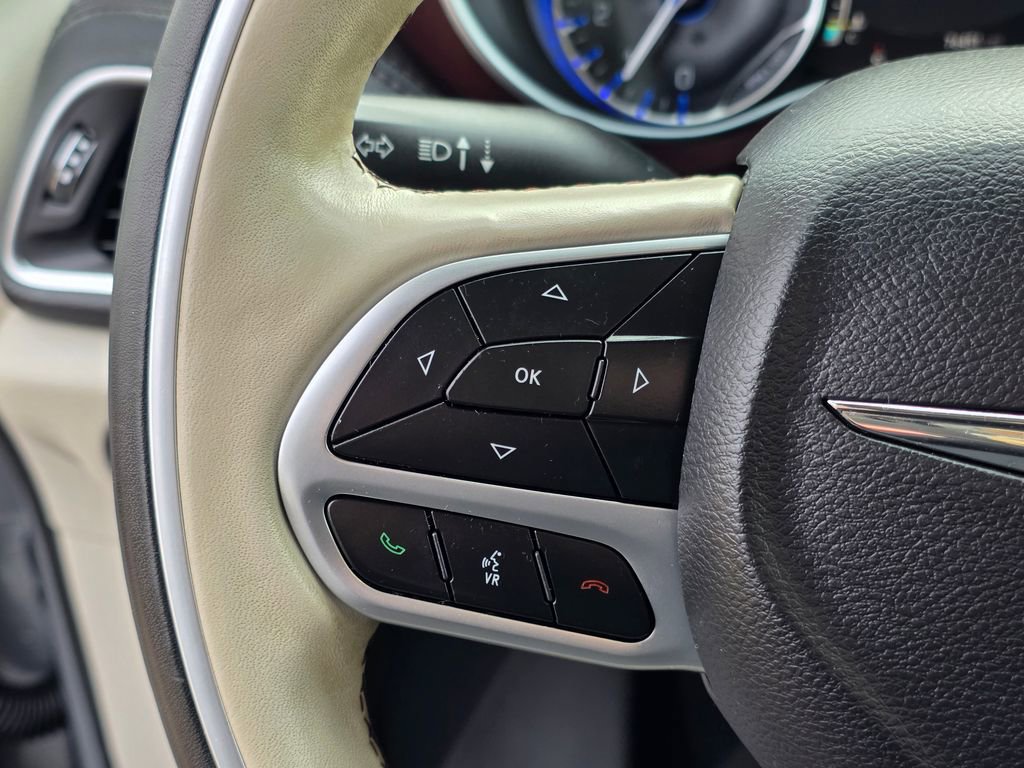 Used 2020 Chrysler Pacifica Limited image 17