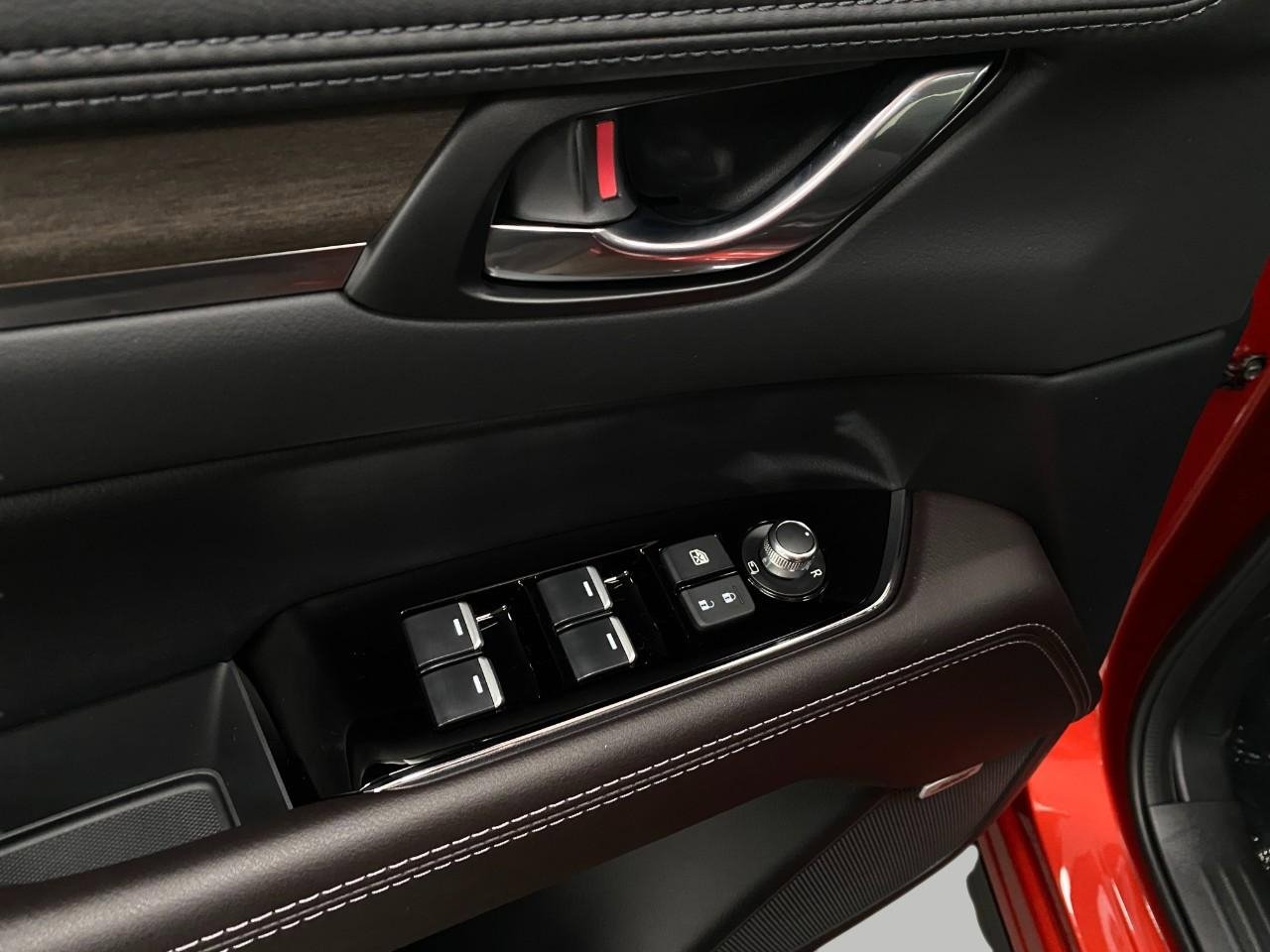 New 2025 MAZDA CX-5 Signature image 30