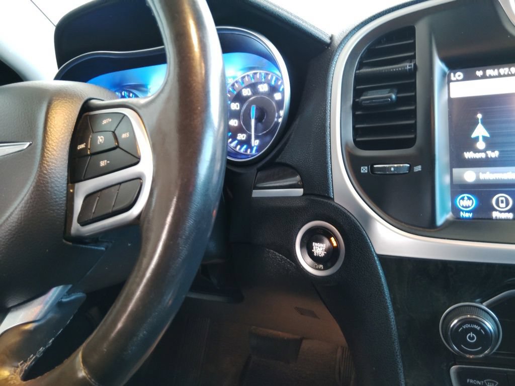 Used 2020 Chrysler 300 Limited RWD image 22