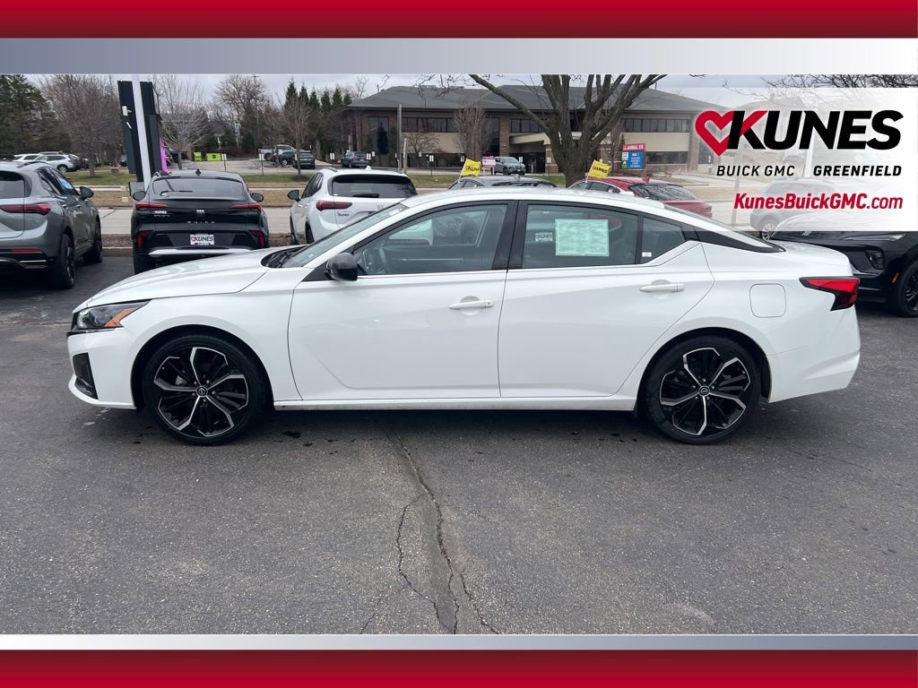 Used 2024 Nissan Altima 2.5 SR FWD image 10