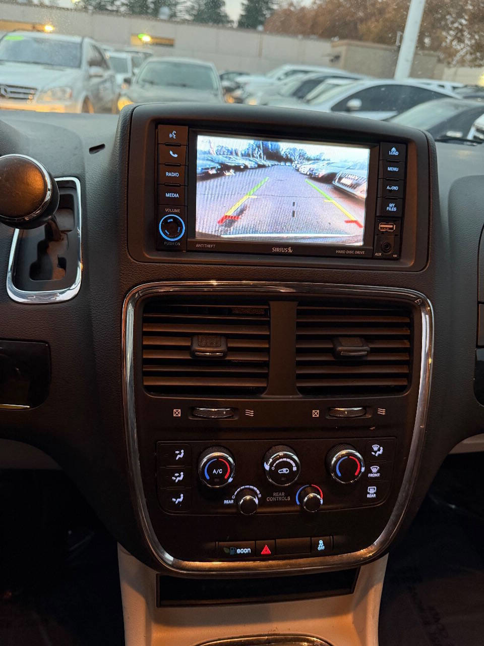 Used 2017 Dodge Grand Caravan SXT image 14