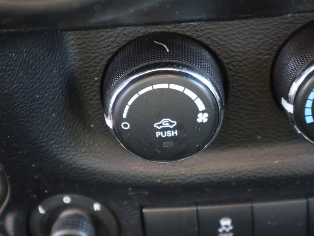 Used 2013 Jeep Wrangler Unlimited Sahara w/ Connectivity Group image 32