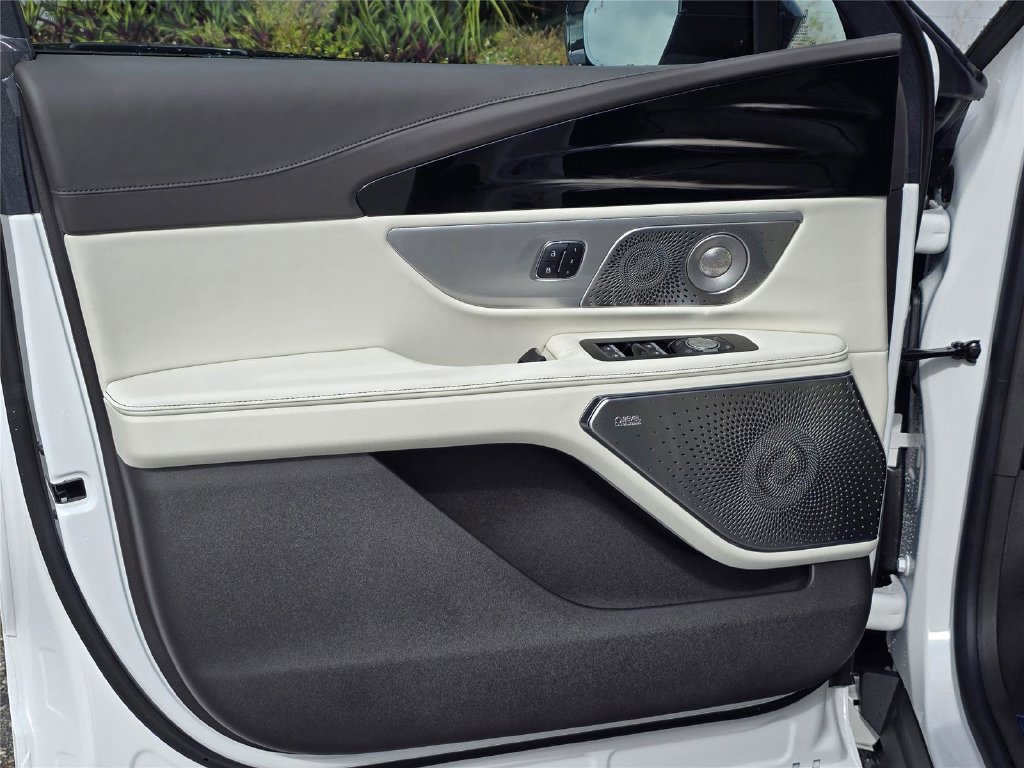 New 2026 Lincoln Nautilus Black Label AWD/4WD image 15