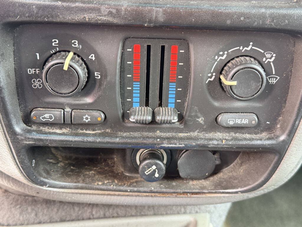 Used 2003 Chevrolet TrailBlazer LS w/ Preferred Equipment Group RWD image 17