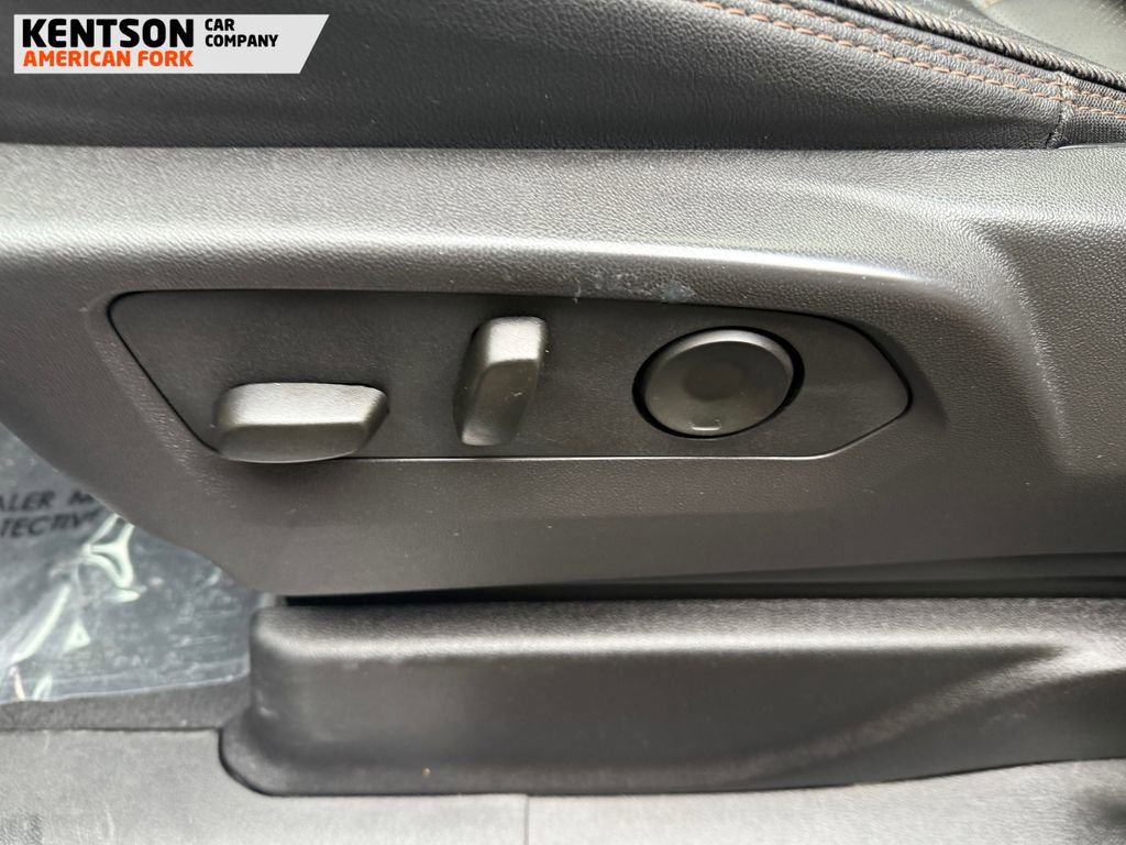 Used 2025 Chevrolet Suburban High Country image 35