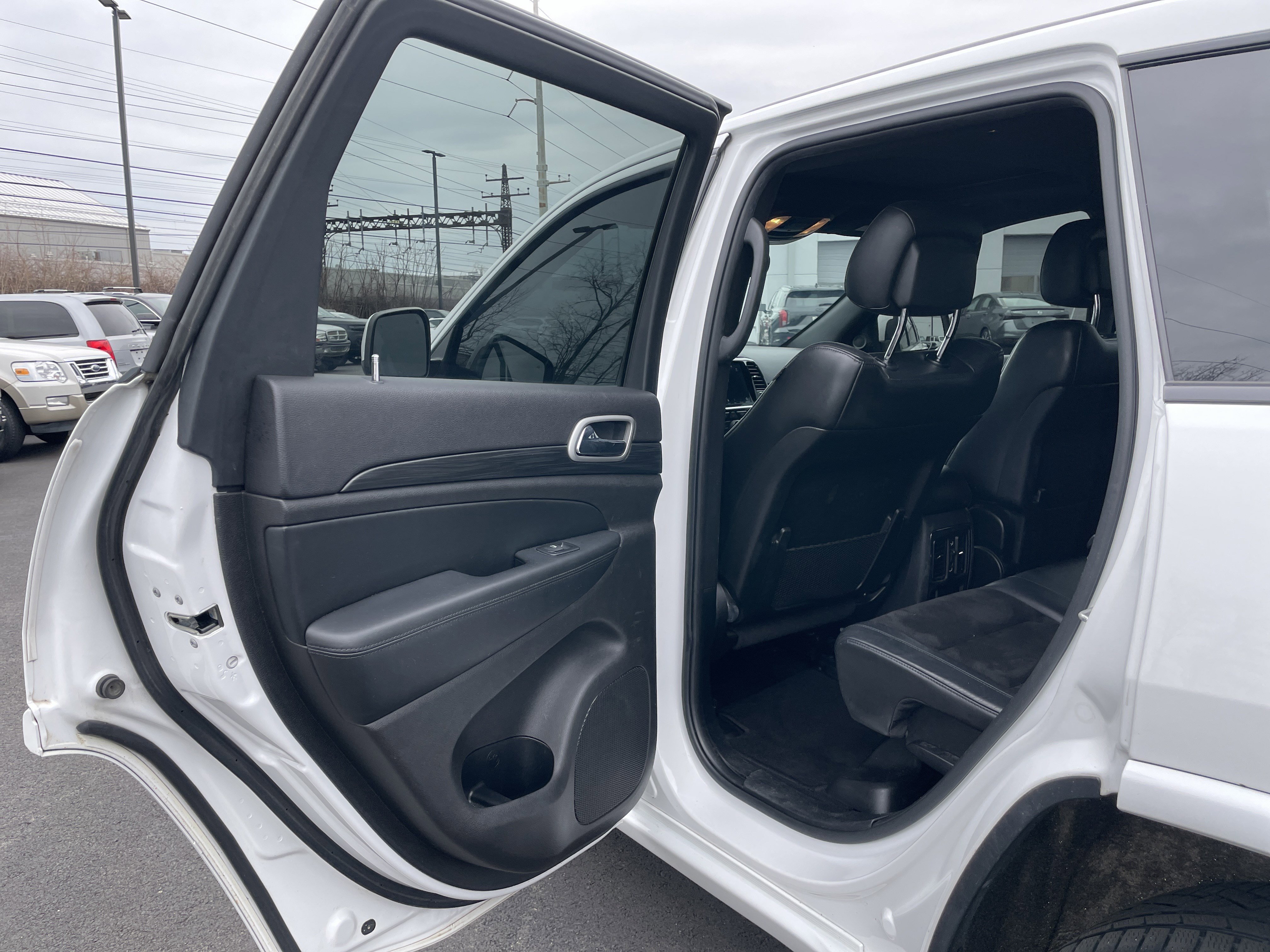 Used 2020 Jeep Grand Cherokee Altitude image 28