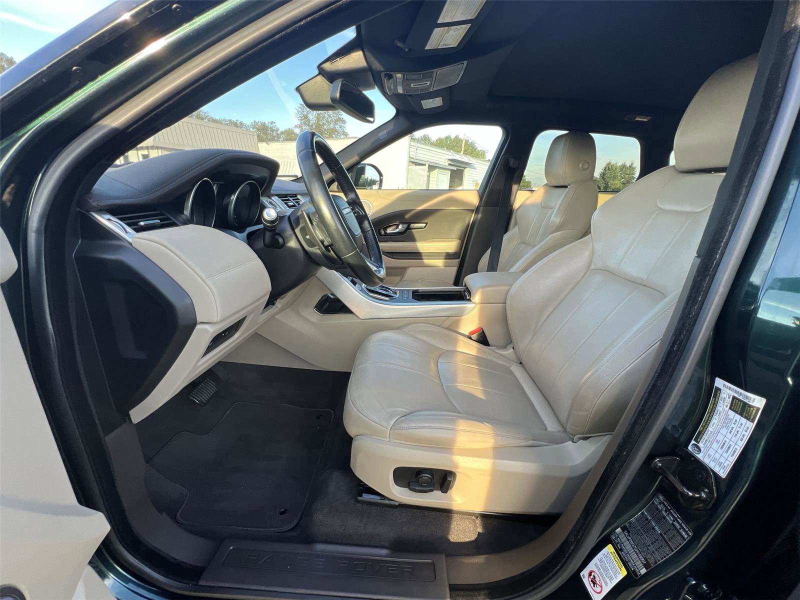 Used 2016 Land Rover Range Rover Evoque SE Premium image 8