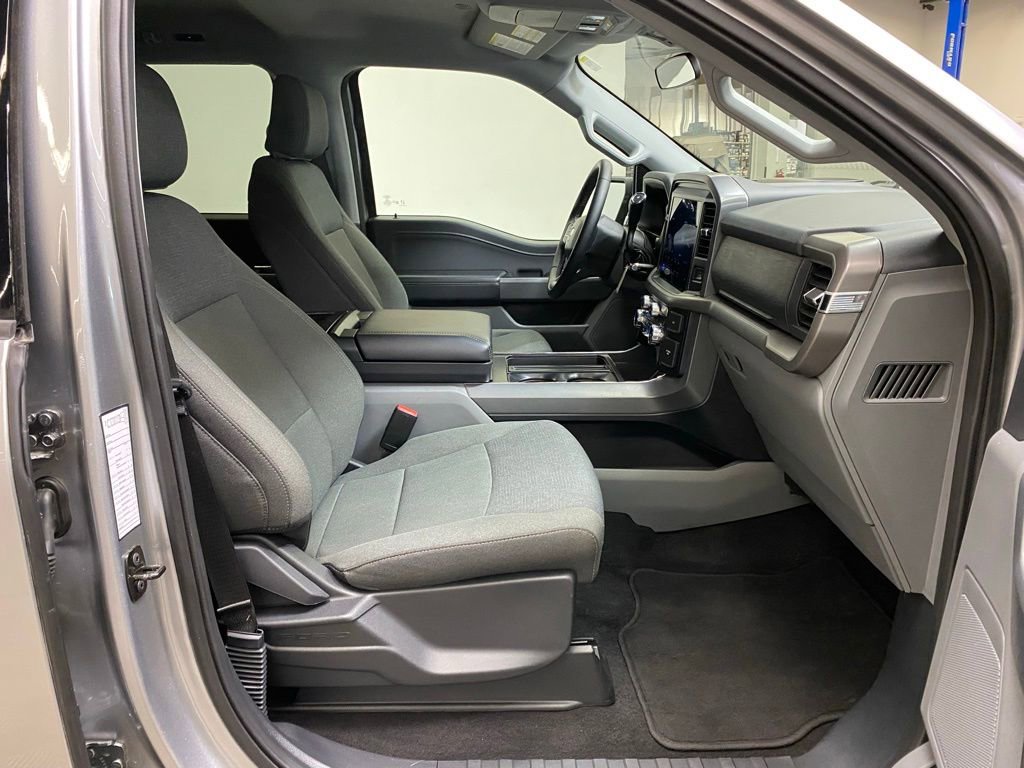 Used 2025 Ford F150 XLT w/ Equipment Group 301A Standard image 17