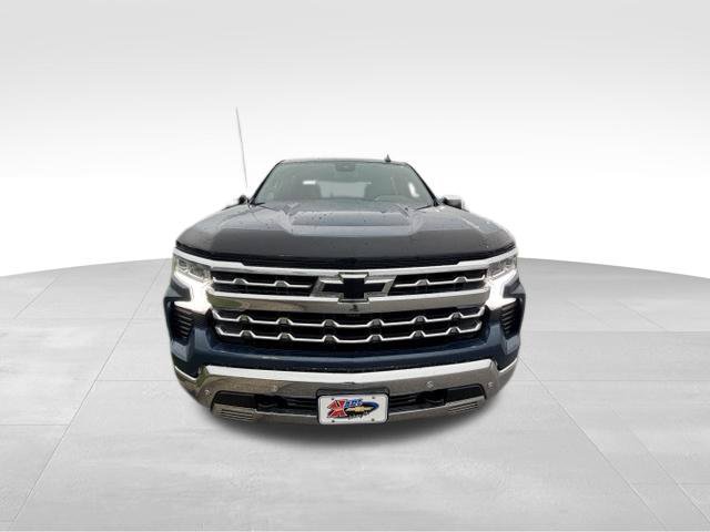 Used 2023 Chevrolet Silverado 1500 High Country w/ Technology Package AWD/4WD image 3
