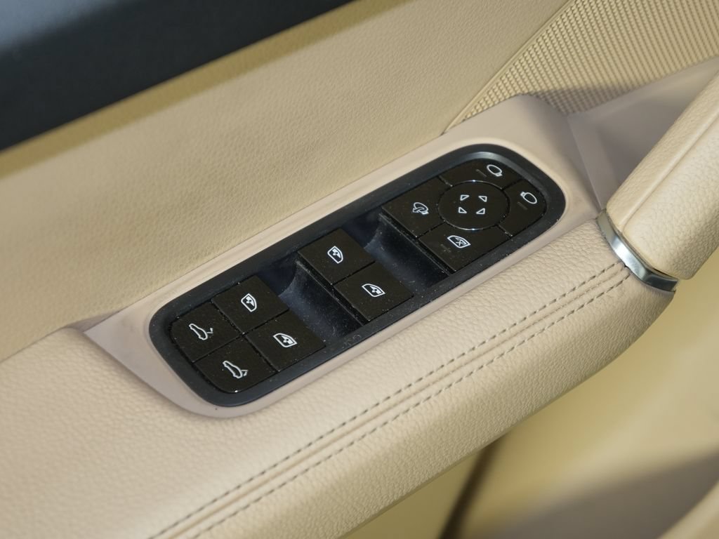 Certified 2020 Porsche Cayenne S AWD/4WD image 19