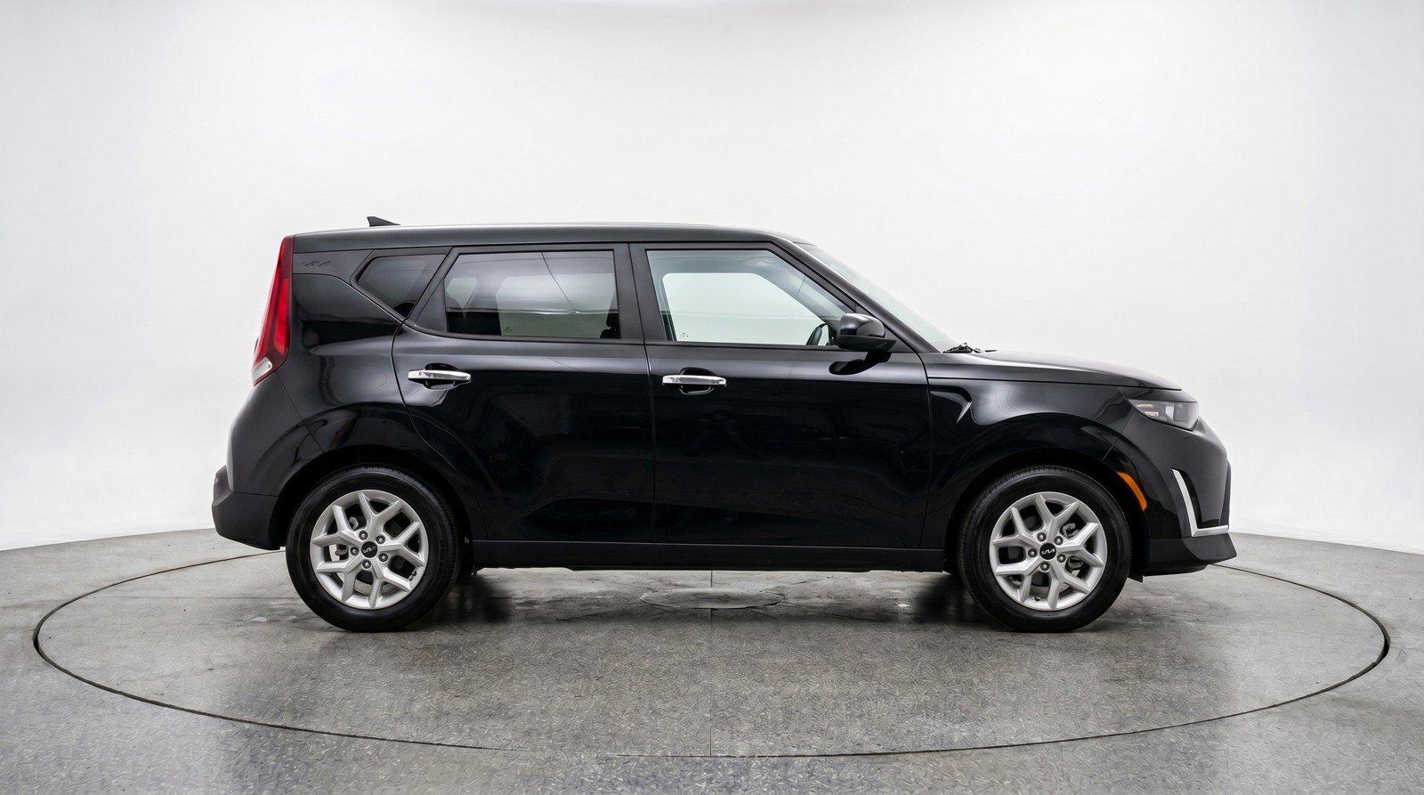 Used 2025 Kia Soul LX w/ LX Technology Package FWD image 11