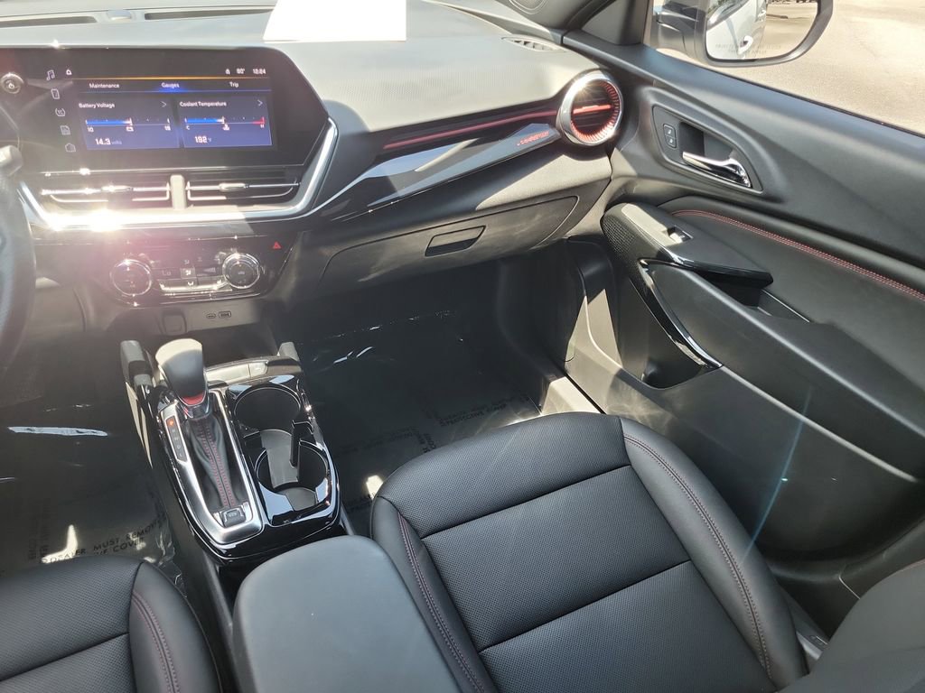 Used 2024 Chevrolet Trax RS w/ Sunroof Package FWD image 18
