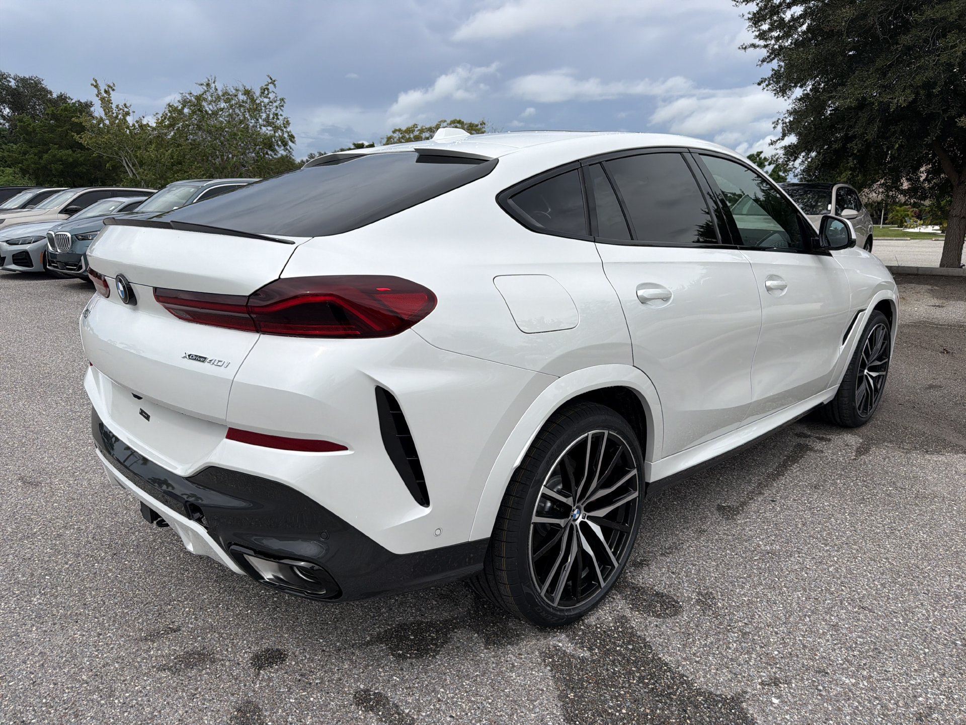 New 2027 BMW X6 xDrive40i w/ Executive Package AWD/4WD image 4