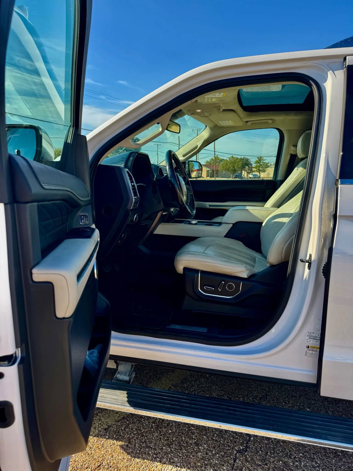 Used 2018 Ford Expedition Platinum image 11