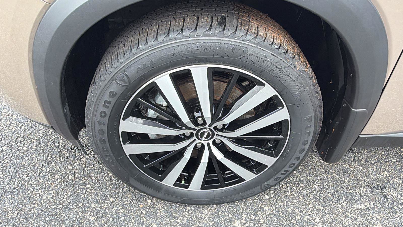 Used 2024 Nissan Pathfinder Platinum w/ Cargo Package FWD image 9