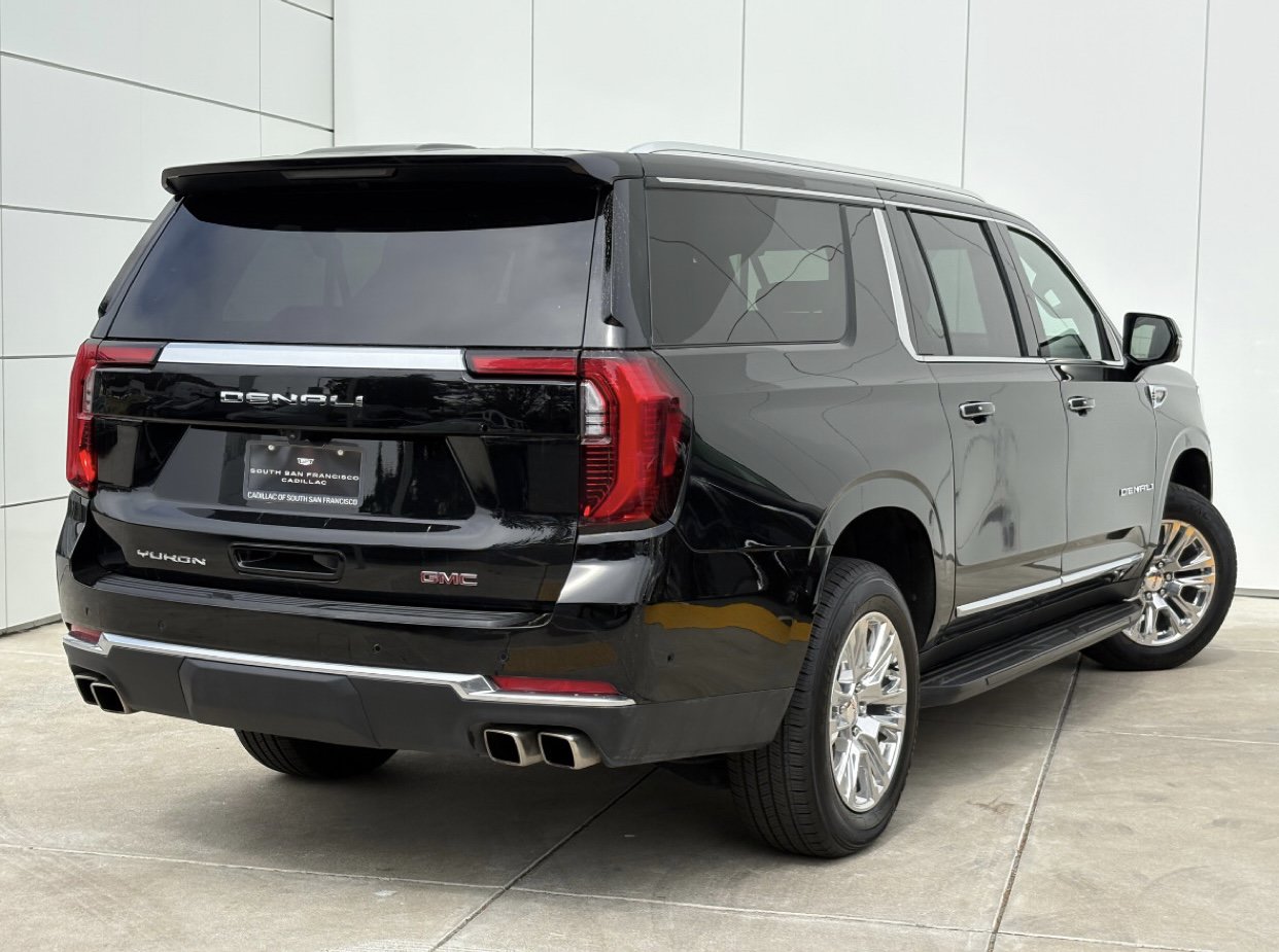 Used 2025 GMC Yukon XL Denali AWD/4WD image 7