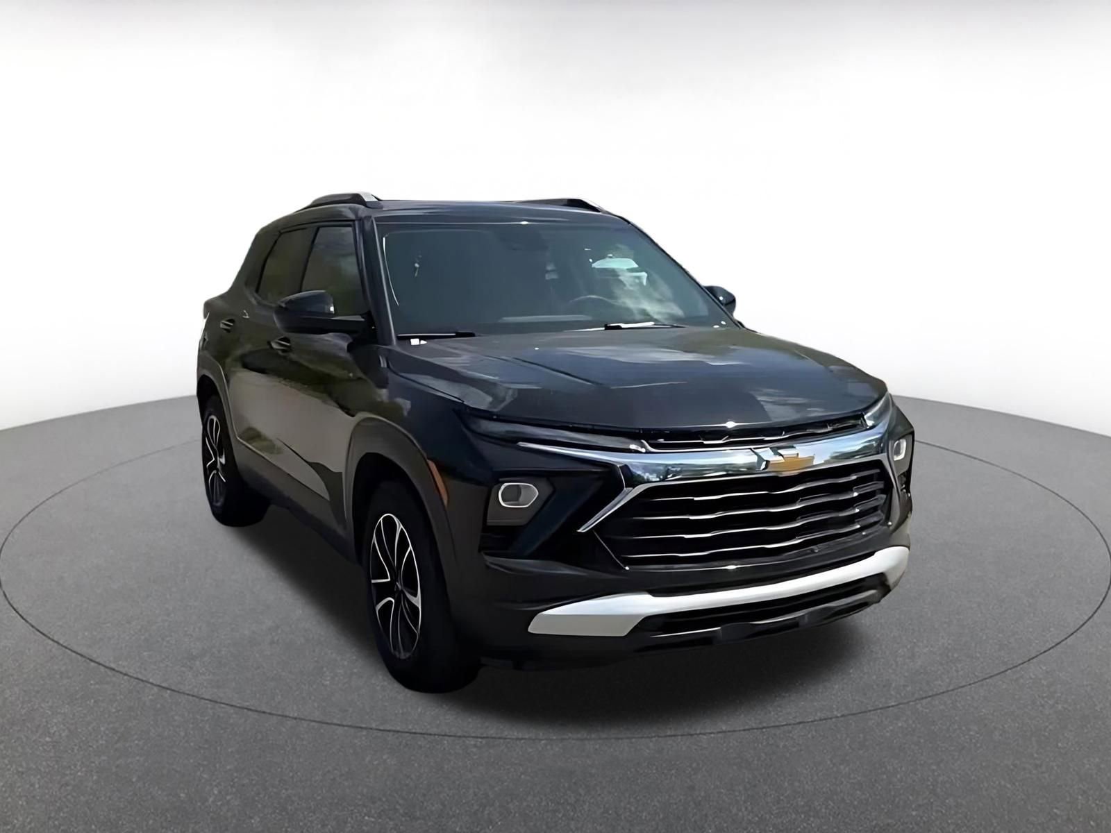 Used 2025 Chevrolet TrailBlazer LT FWD image 3