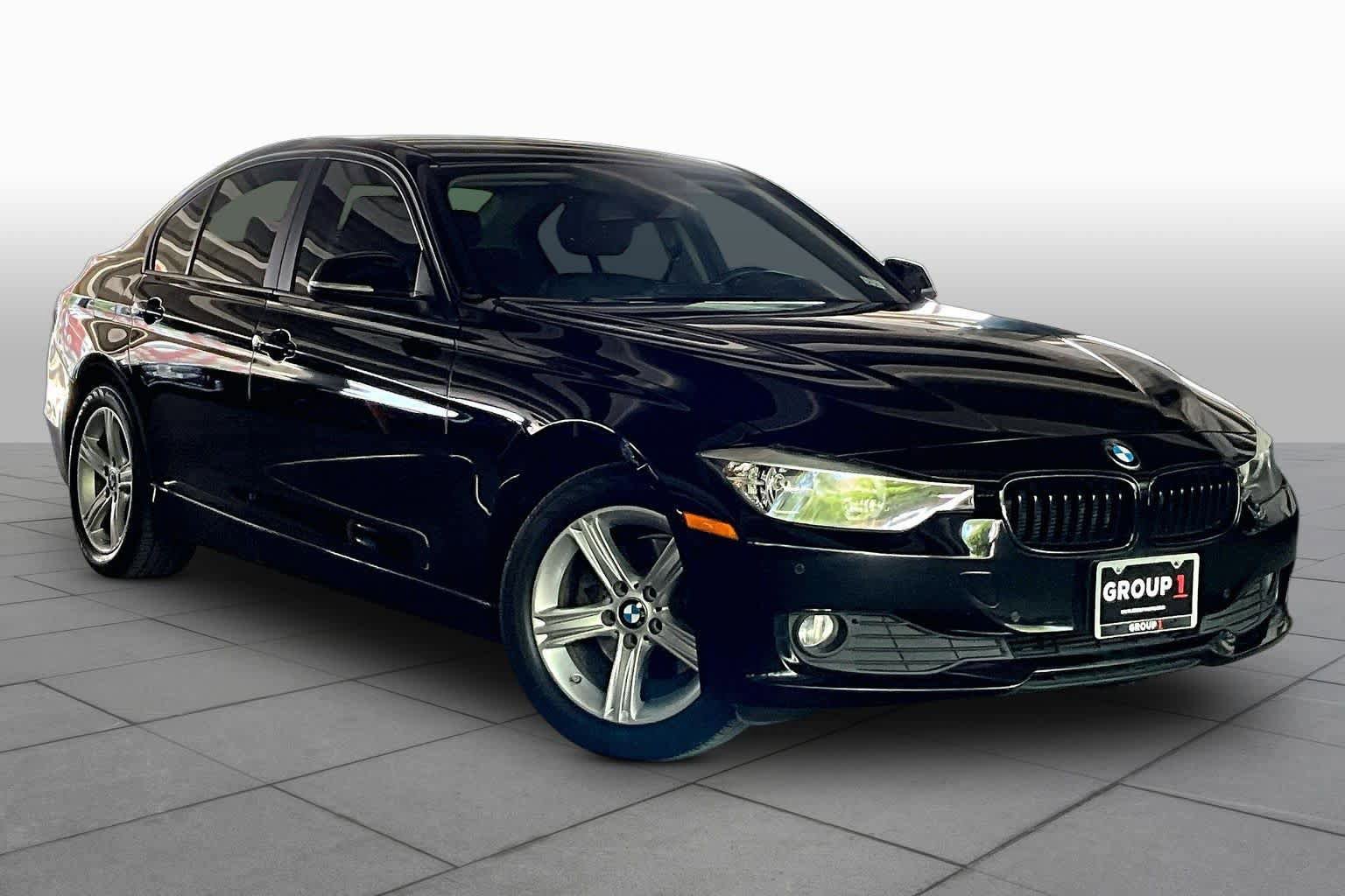 Used 2015 BMW 320i Sedan RWD image 2