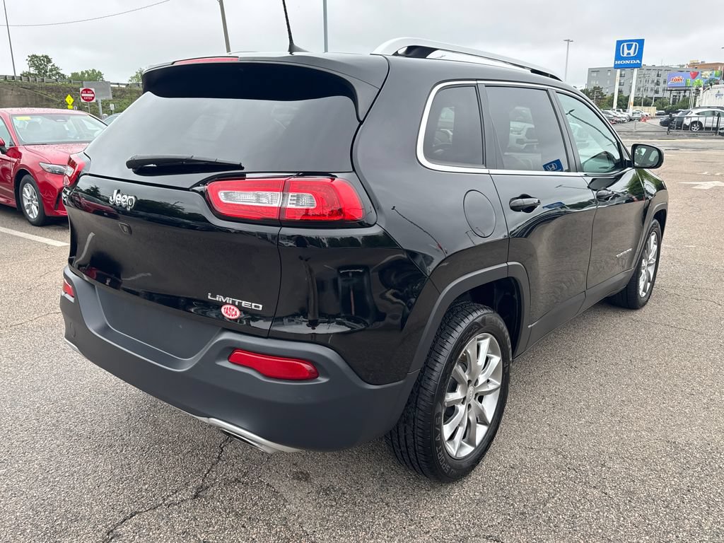 Used 2017 Jeep Cherokee Limited w/ Luxury Group FWD image 9
