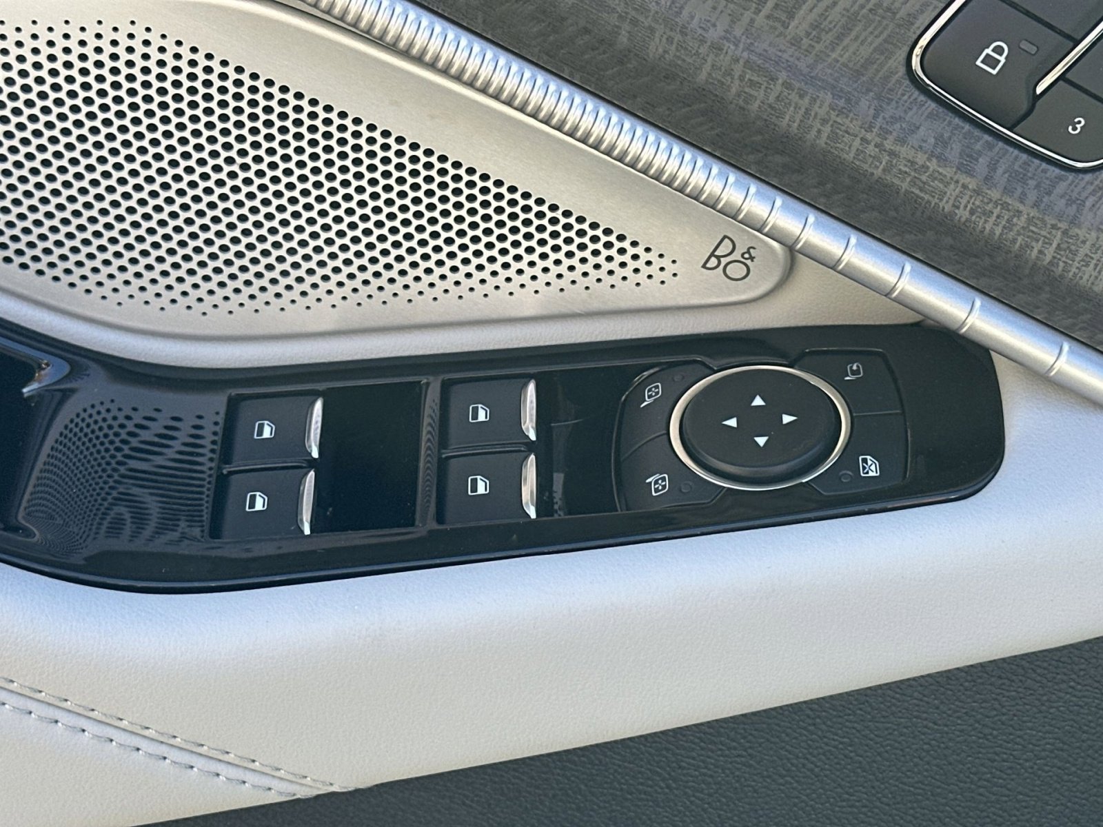 New 2026 Ford Explorer Platinum w/ LUX Leather Package image 16