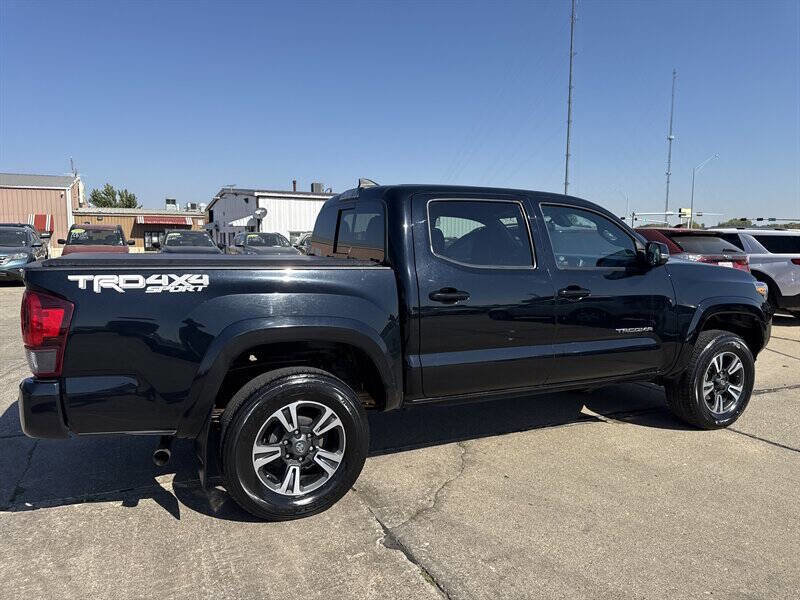 Used 2019 Toyota Tacoma TRD Sport image 8