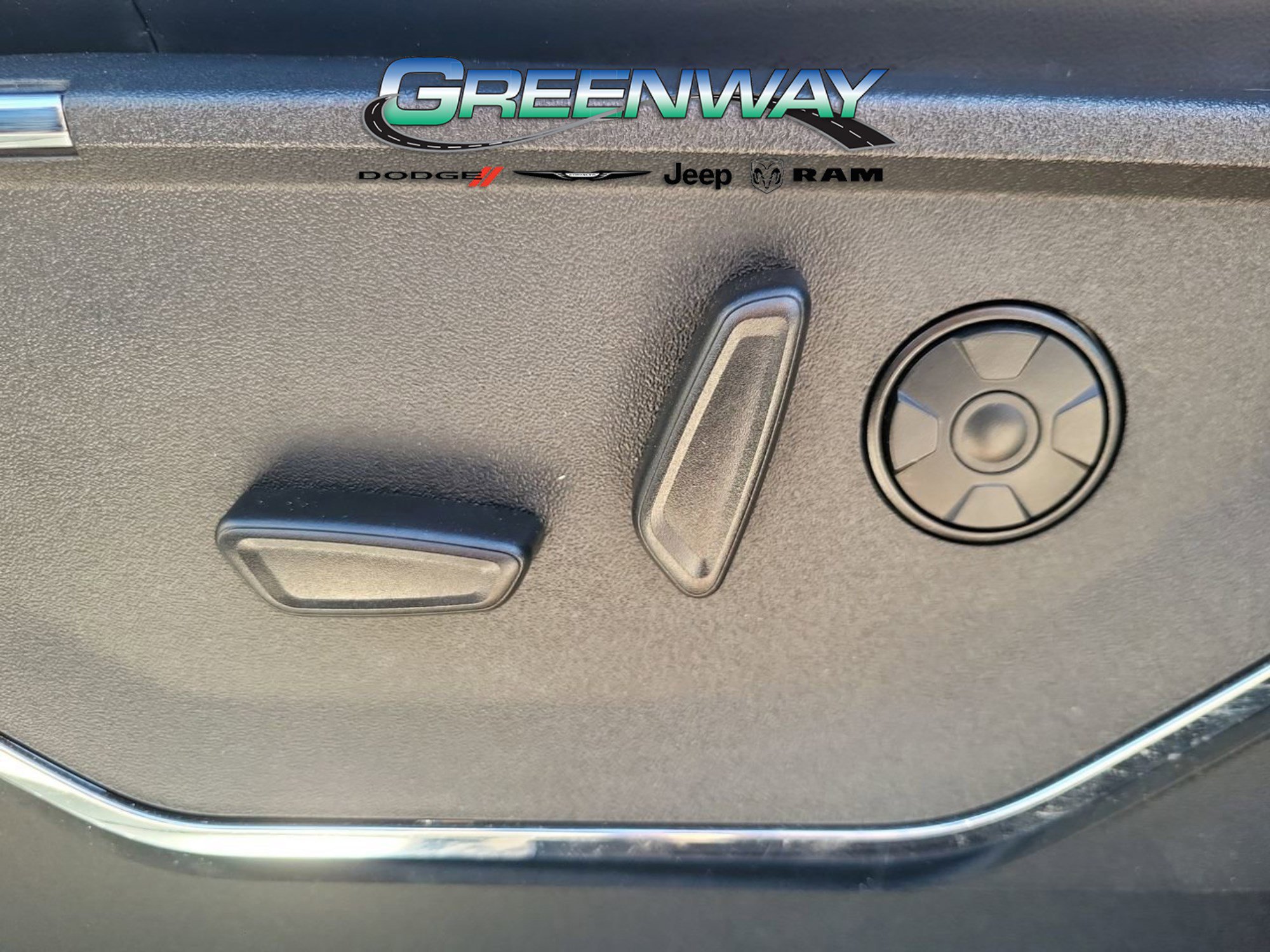 Used 2024 Ford F350 Platinum w/ FX4 Off-Road Package image 14