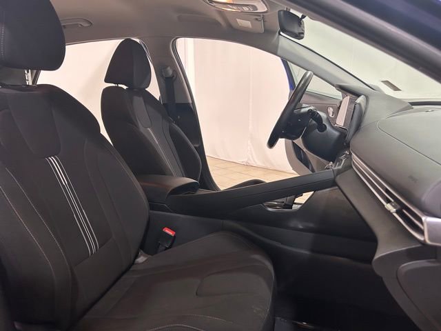 Used 2023 Hyundai Elantra SEL w/ Convenience Package image 16
