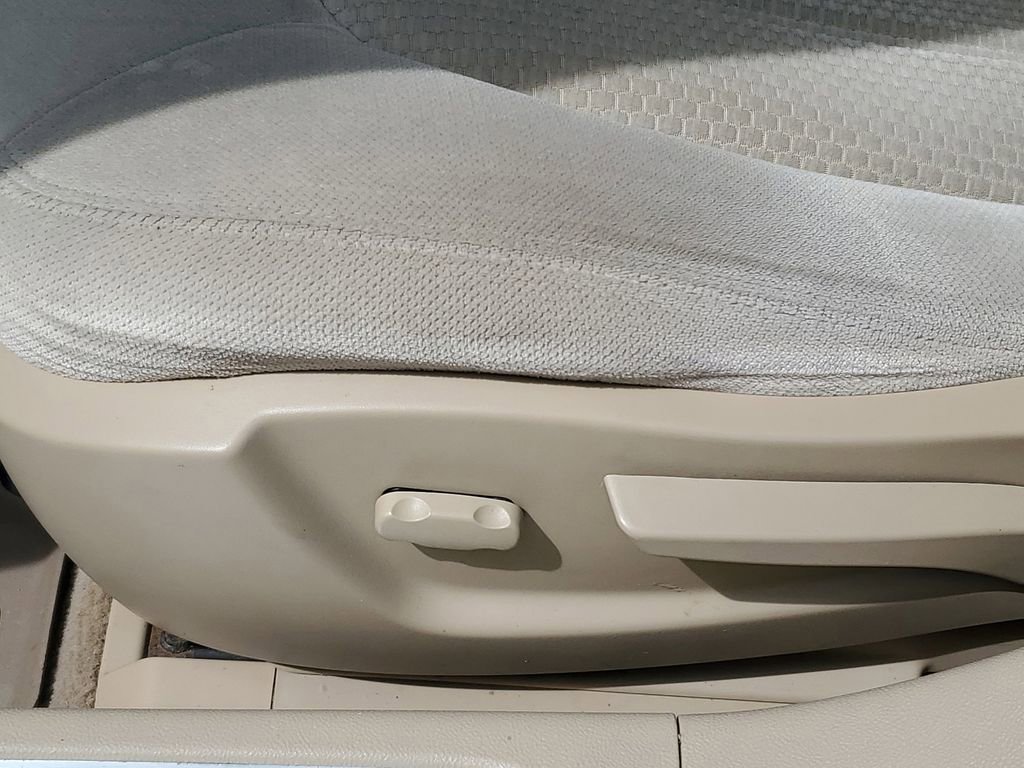 Used 2010 Buick Lucerne CX FWD image 6