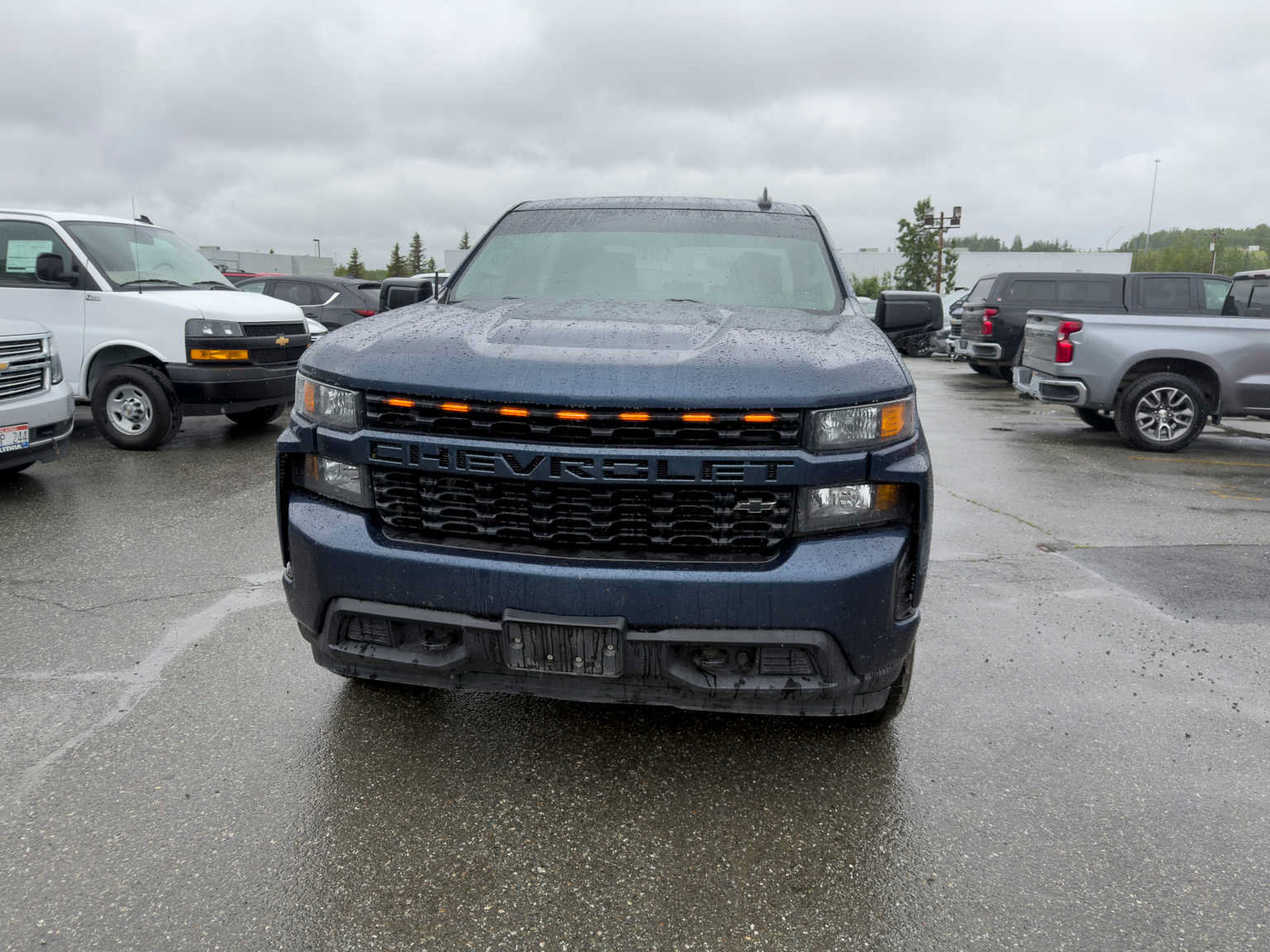 Used 2019 Chevrolet Silverado 1500 Custom w/ Custom Value Package AWD/4WD image 4