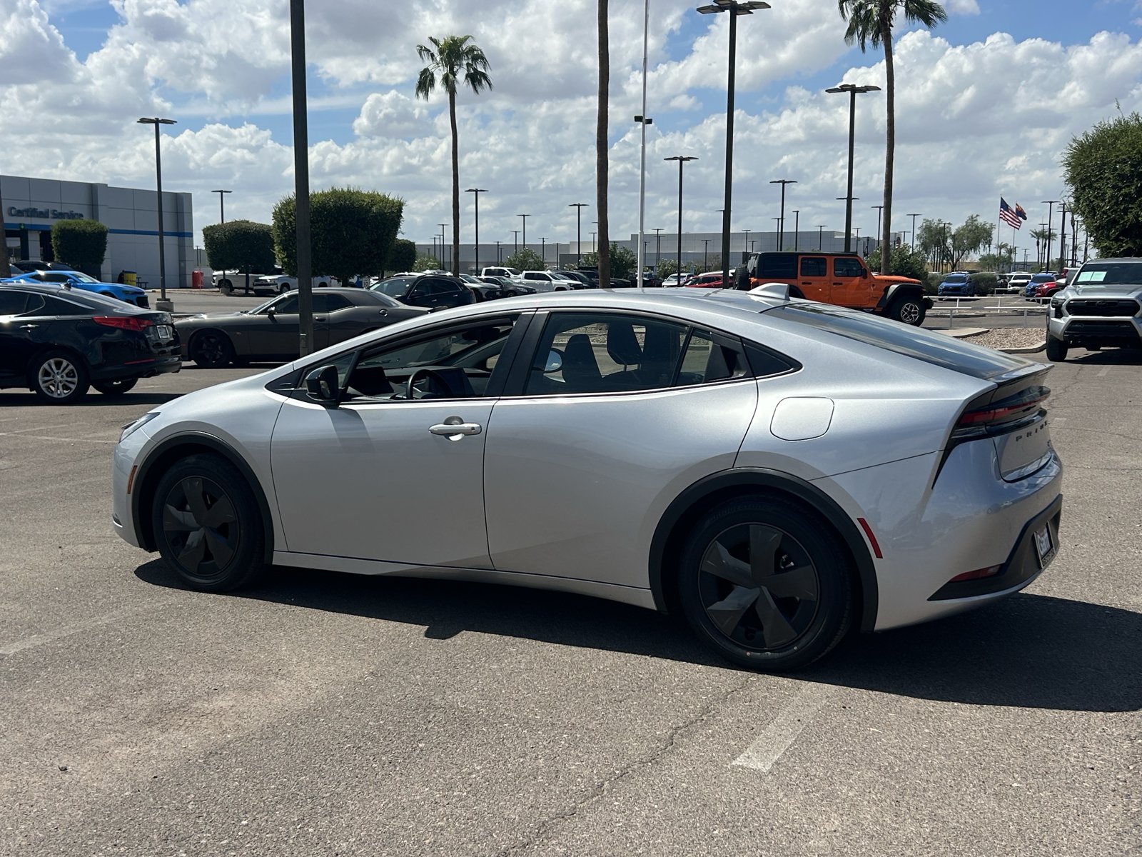 Used 2025 Toyota Prius LE FWD image 3