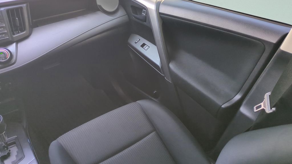 Used 2017 Toyota RAV4 LE image 22
