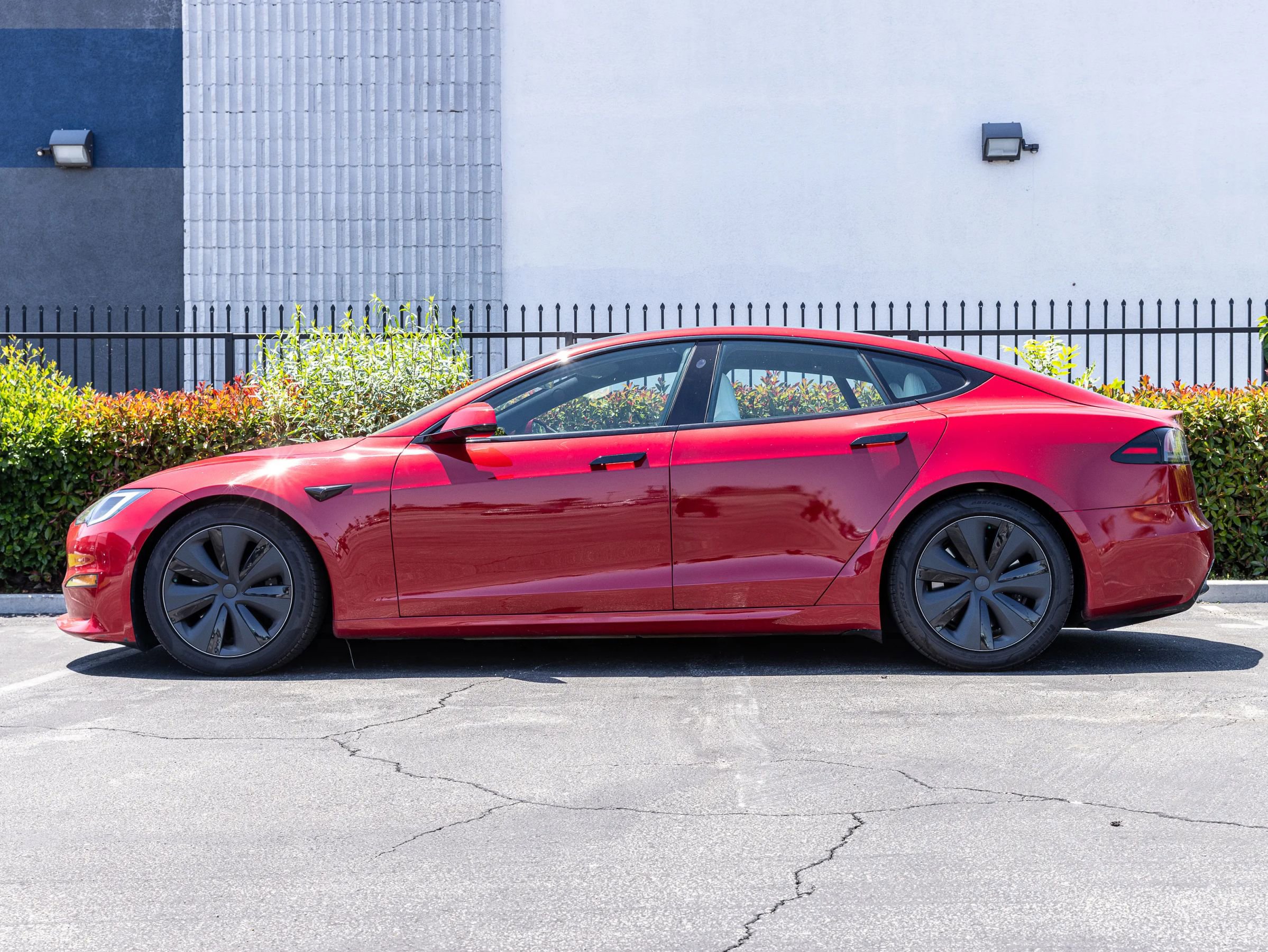 Used 2022 Tesla Model S Standard Range AWD/4WD image 5