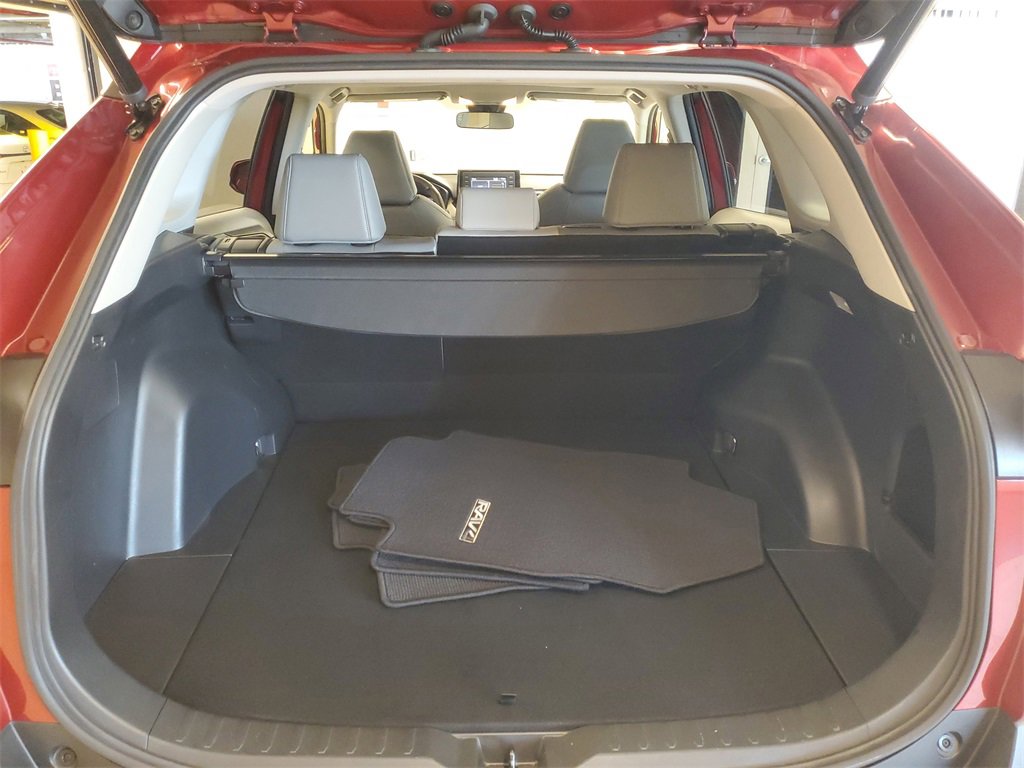 Used 2019 Toyota RAV4 XLE Premium image 8