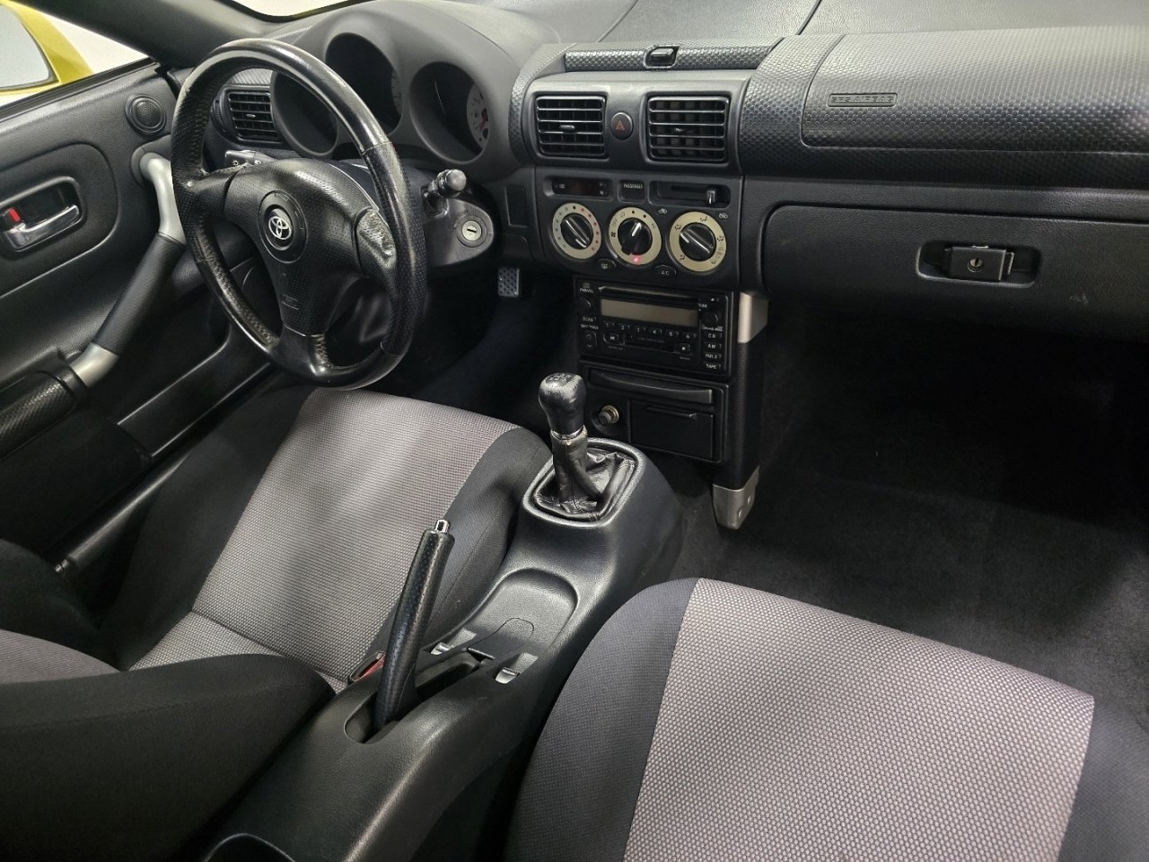 Used 2000 Toyota MR2 Base image 16