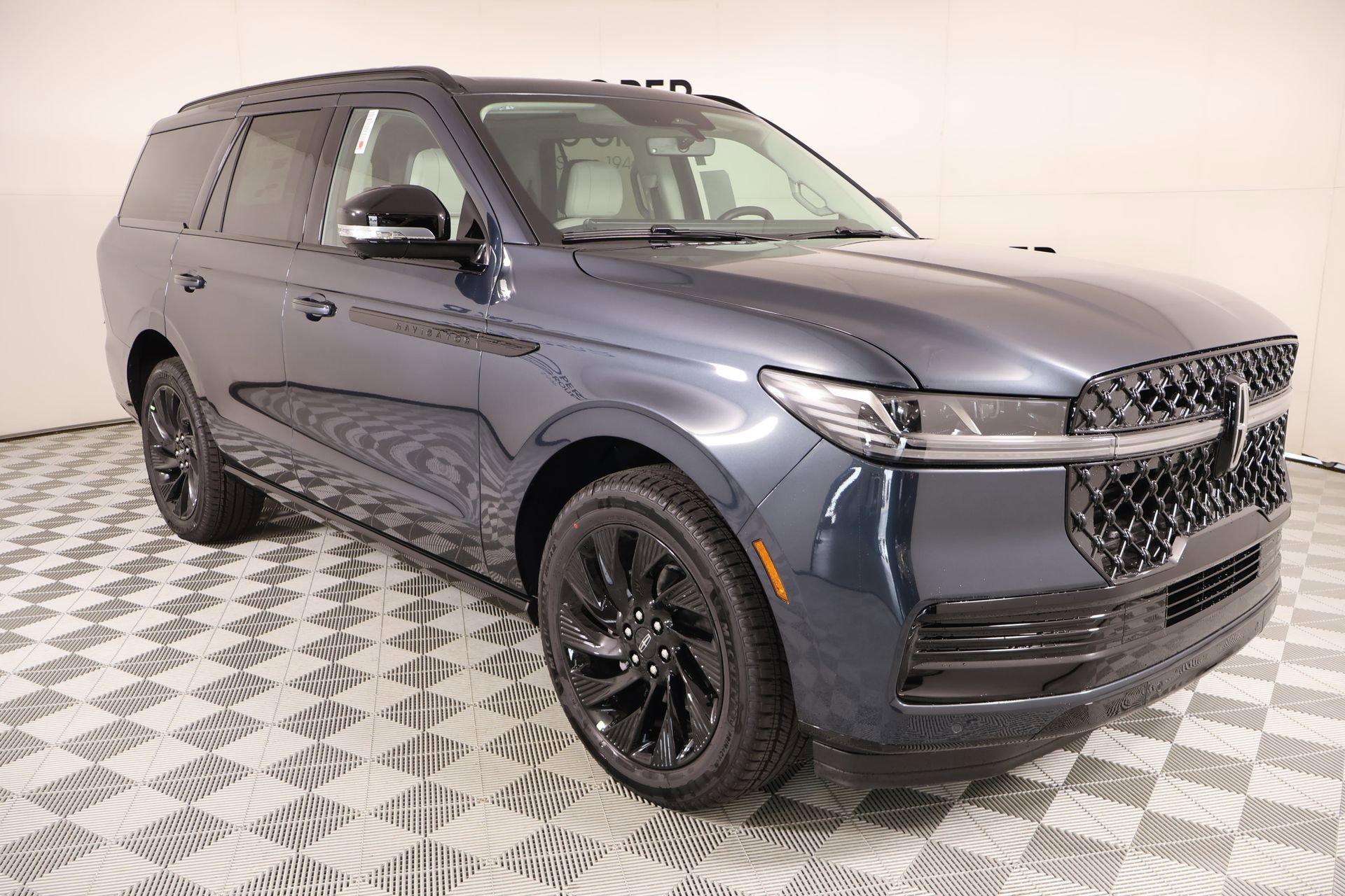 New 2026 Lincoln Navigator Reserve w/ Jet Appearance Package