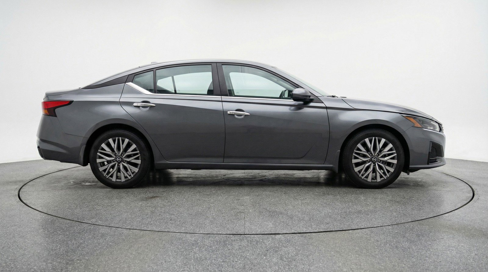 Used 2025 Nissan Altima 2.5 SV FWD image 11