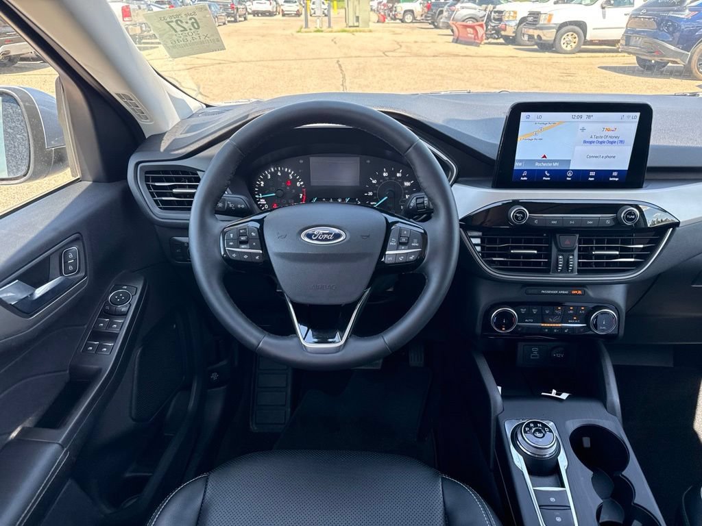 Used 2022 Ford Escape SEL w/ Equipment Group 302A AWD/4WD image 13