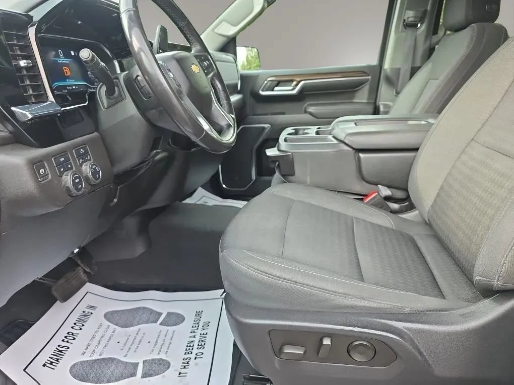 Used 2022 Chevrolet Silverado 1500 LT AWD/4WD image 9