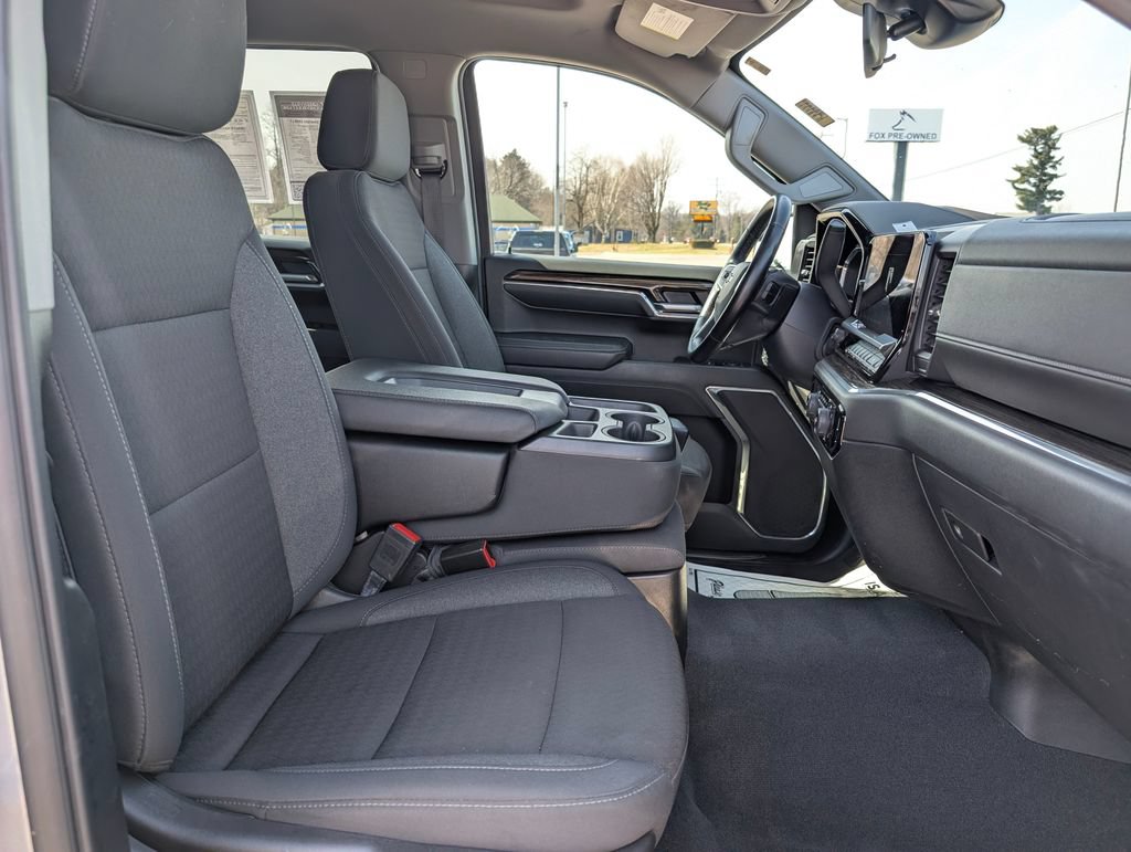 Used 2024 Chevrolet Silverado 1500 LT AWD/4WD image 31