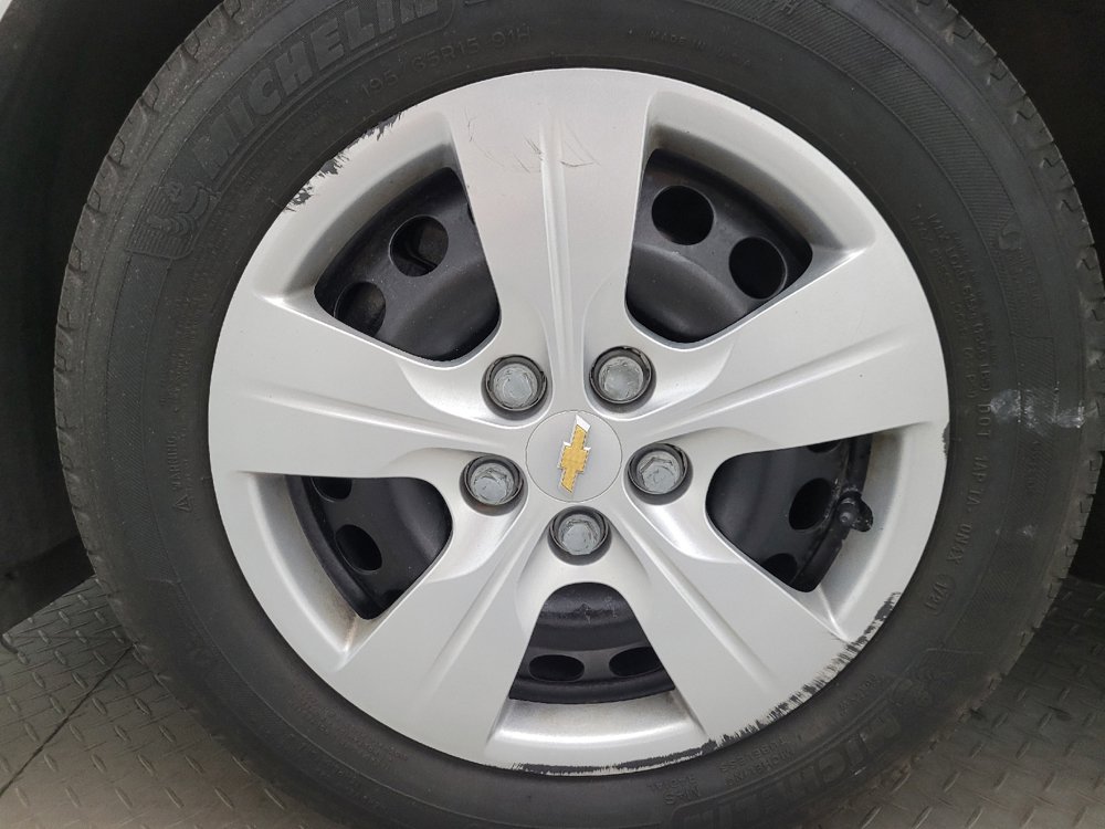 Used 2017 Chevrolet Cruze LS FWD image 31