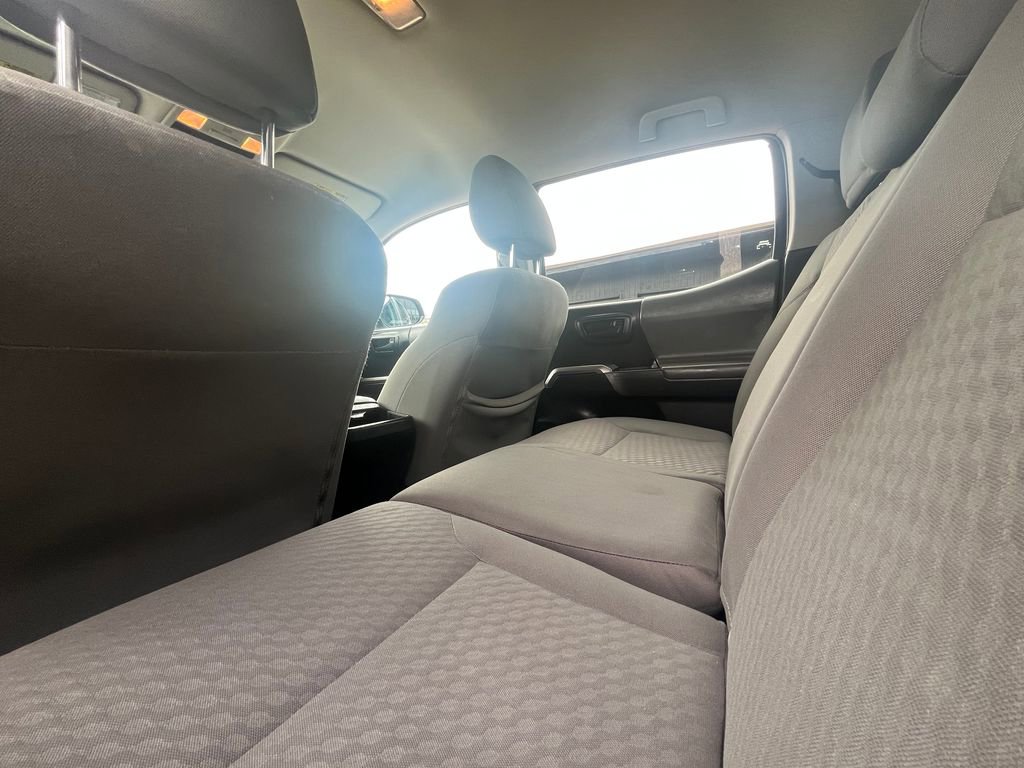 Used 2020 Toyota Tacoma SR5 AWD/4WD image 15