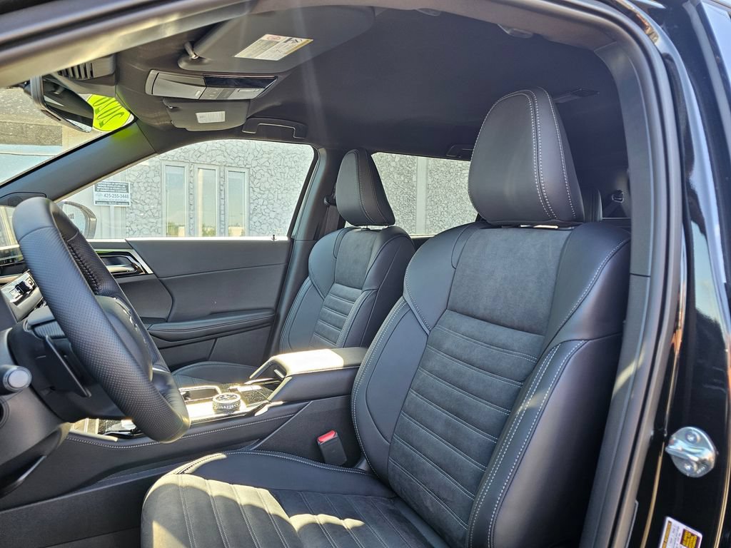 New 2026 Mitsubishi Outlander LE AWD/4WD image 18