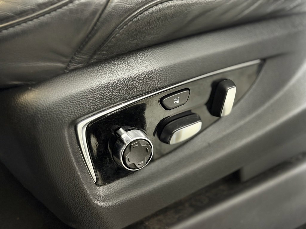 Used 2019 Cadillac Escalade ESV Platinum image 18