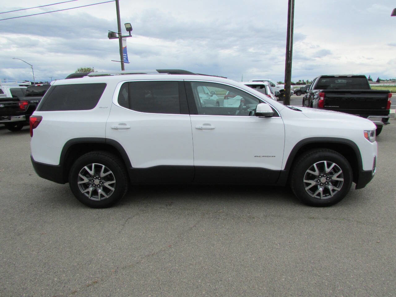Used 2023 GMC Acadia SLT FWD image 6